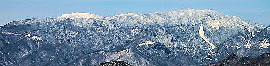 写真:厳冬期の金峰山から国師ヶ岳方面